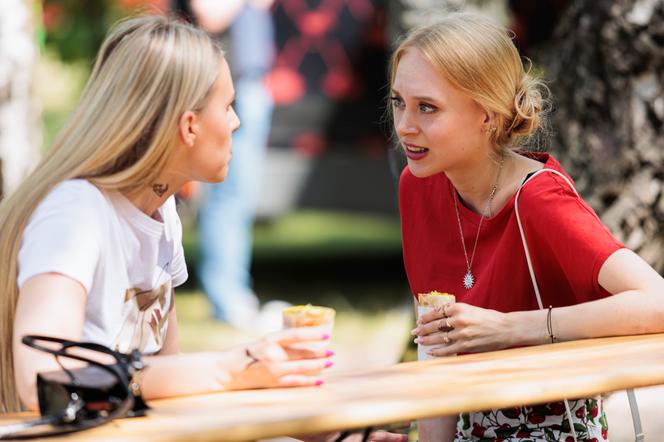 Na Wspólnej, odc. 3537: Daria (Patrycja Topajew), Luiza (Ada Drozd)