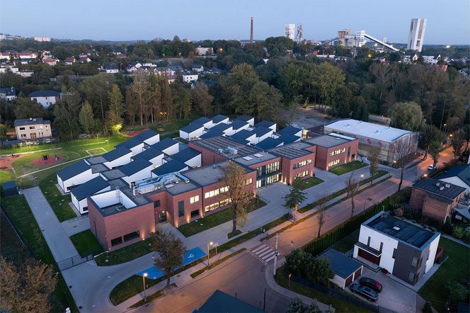 Szkoła w Rudzie Śląskiej, TKHolding