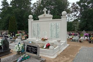Pomnik na cmentarzu w Świerczynie