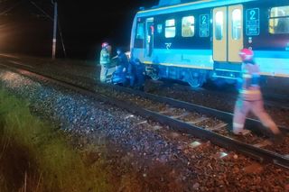 66-latka pomyliła tory z drogą i wjechała pod pociąg. Pasażer spał, gdy doszło do tragedii