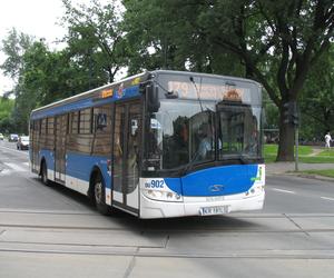 Kraków: niecodzienny napis na jednym z autobusów. Nagranie robi furorę w sieci [WIDEO]