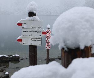 Zima nadeszła w Tatry! TOPR ogłosił pierwszy stopień zagrożenia lawinowego. IMGW ostrzega [GALERIA]