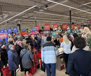 Tłumy gorzowian pojawiły się na otwarciu hipermarketu Carrefour w pasażu handlowym S1