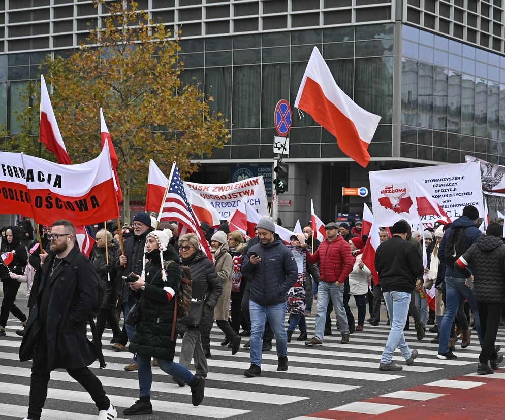 Marsz Niepodległości 2024. Tysiące ludzi na ulicach Warszawy. Zdjęcia 