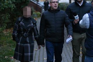 Przemysław Czarnecki opuszcza izbę wytrzeźwień