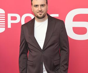 Konferencja prasowa 62. edycji Krajowego Festiwalu Polskiej Piosenki w Opolu. Tłum gwiazd na czerwonym dywanie