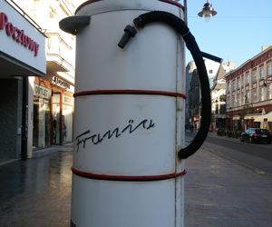 Te przedmioty w PRL-u miał w domu każdy. Dziś są warte fortunę. Sprawdź, czy nie masz na strychu 