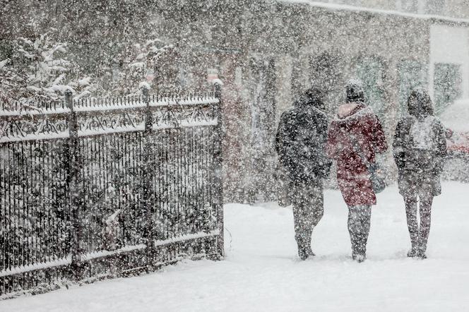 Zima w Polsce. Siarczysty mróz i śnieg na ulicach