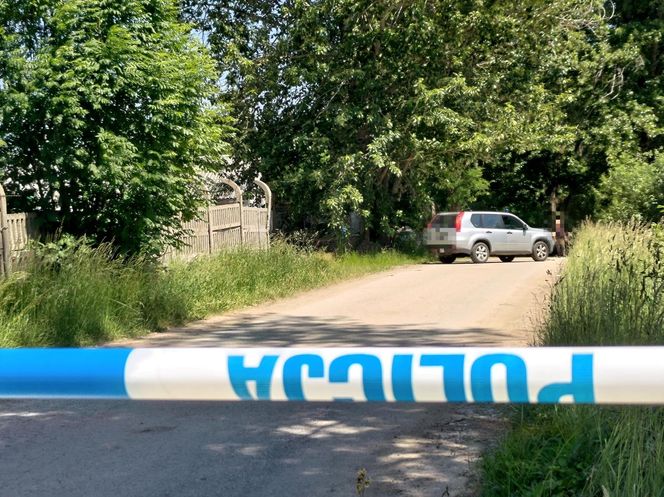 Kobieta zastrzelona na parkingu przy szkole. Znaleziono też ciało jej męża