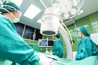 Sześciu lekarzy odeszło z USK we Wrocławiu. Szpital uspokaja 