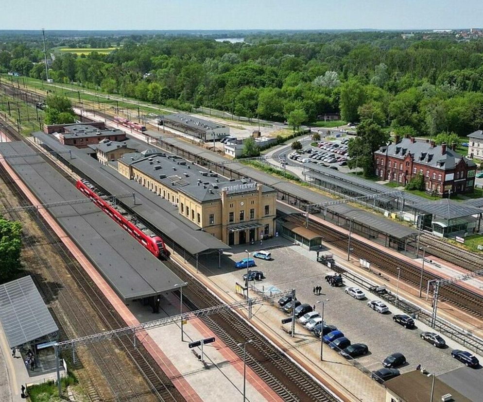 Te miasta w województwie kujawsko-pomorskim mają piękne dworce kolejowe. Zobaczcie perełki architektury [GALERIA]