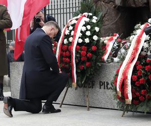 Warszawa. Prezydent Andrzej Duda złożył wieńce przed pomnikami Ojców Niepodległości