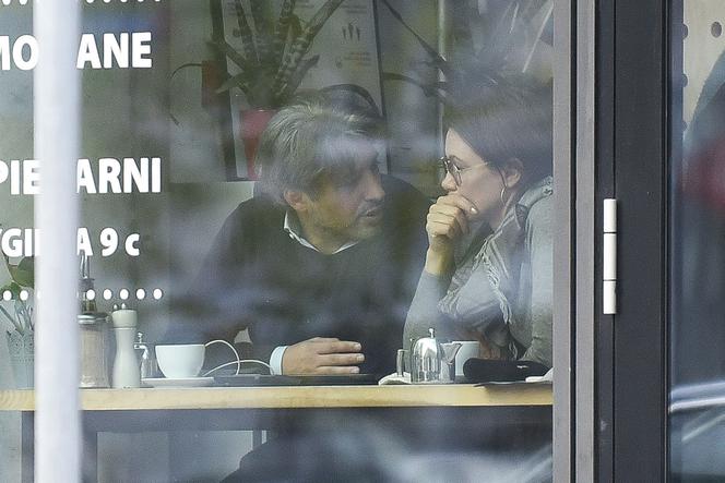Kinga Rusin i Marek Kujawa całuja się 