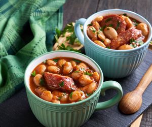 Fasolka po bretońsku: przepis krok po kroku na tradycyjną fasolkę w sosie pmidorowym