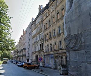 Wrocław. Kamienica jak z horroru na sprzedaż. Za niszczejący zabytek miasto chce niemal 4 miliony złotych 