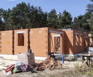 Murowanie ścian warstwowych: beton komórkowy, silikaty czy ceramika budowlana?