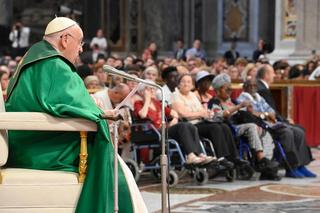 Franciszek: nie zapominajmy o dziadkach i osobach starszych