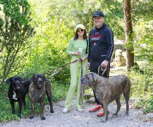 Jacek Rozenek z żoną i trzema bestiami, syn Łącz bez koszulki, a Jarosińska - nieprzyzwoicie... skromna. Aktorzy łowią!