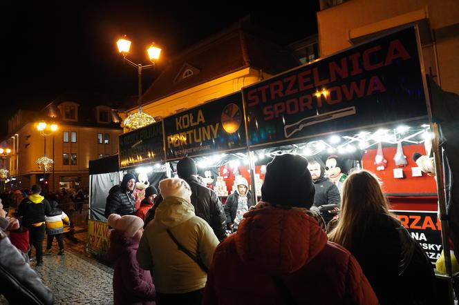 Ciężarówka Coca-cola w Białymstoku! Świąteczna atrakcja przyciągnęła tłumy mieszkańców na Rynek Kościuszki