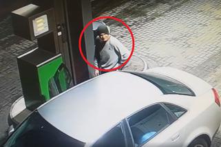 Kujawsko-Pomorskie: Ten mężczyzna zatankował auto za ponad 920 zł i uciekł! Policja prosi o pomoc! [WIDEO]