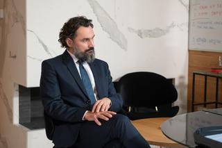 Na Wspólnej, odc. 3054. Baliszewski (Piotr Jankowski)