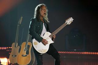 Kirk Hammett przewrócił się i rzucał gitarą na scenie. Poleciały wulgaryzmy!