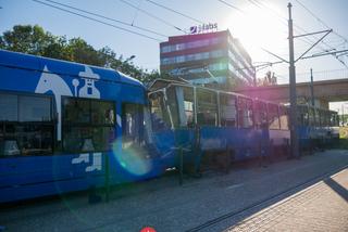 Zderzenie tramwajów na ul. Klimeckiego w Krakowie. Policja wyjaśnia przyczynę [ZDJĘCIA]