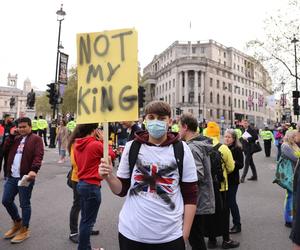 Koronacja Karola III. Protesty przeciwko królowi w Londynie  