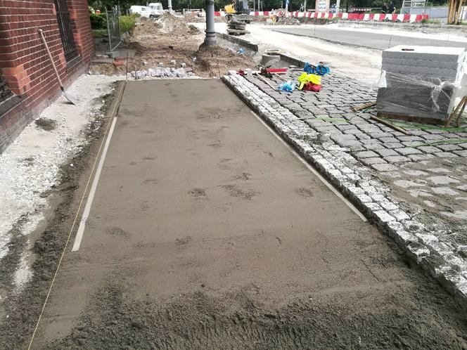70 dni upłynęło od momentu rozpoczęcia przebudowy układu drogowo-torowego w rejonie pl. Rapackiego.  