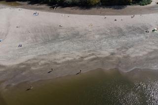 Rekordowo niski poziom Wisły w Kazimierzu Dolnym. Zobacz