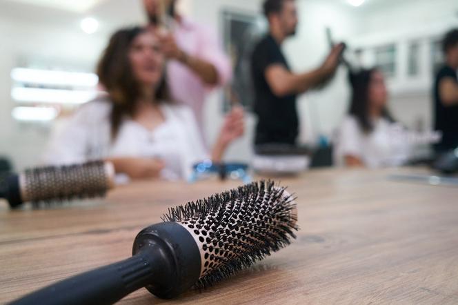 Kiedy otwarcie fryzjerów i salonów kosmetycznych? Nowe obostrzenia po 18 kwietnia