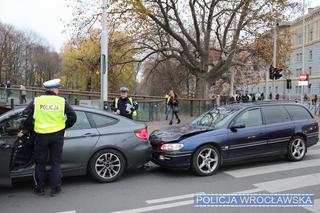 Wrocław: Kompletnie pijany kierowca wjechał w policyjny radiowóz