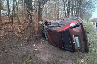 W auto w rowie wjechał autokar. Kilka osób trafiło do szpitala