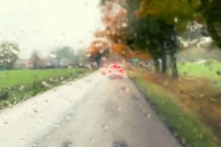 Kierowca osobówki ścigał się z karetką! Szokujące zdarzenie pod Skierniewicami