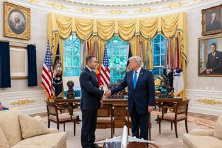 Karol Nawrocki spotkał się z prezydentem Trumpem. To miał od niego usłyszeć