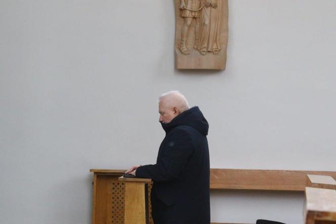 Lech Wałęsa w Wigilię był w kościele w samo południe. Tyle dał dziewczynce pod świątynią!