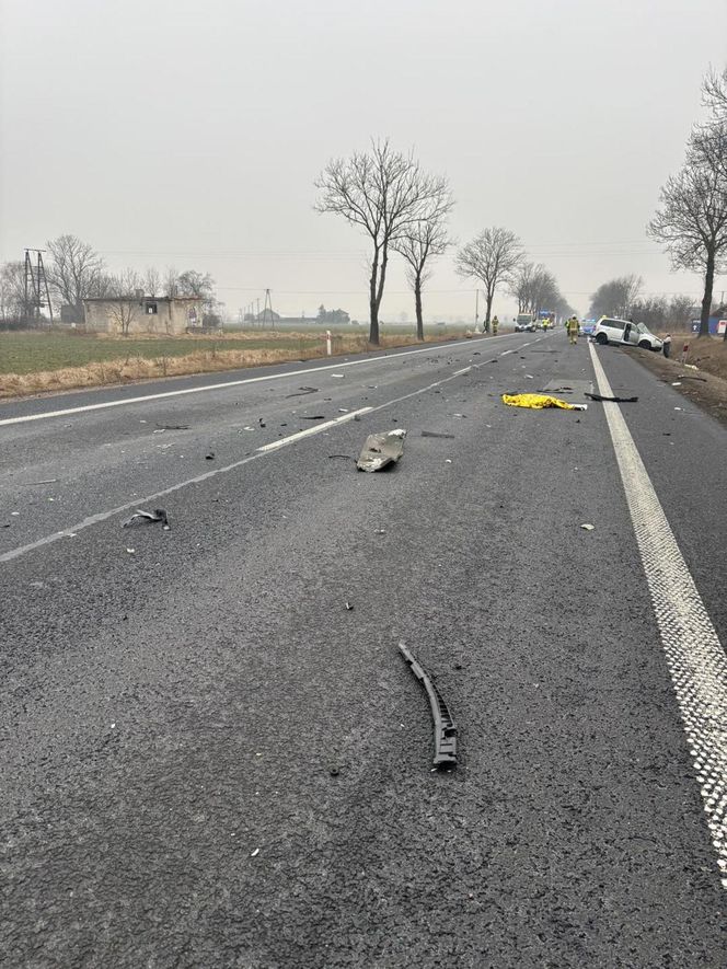  Stare Chabowo. Śmiertelny wypadek na DK10. Rodzice 4-latka zginęli w zderzeniu z wojskową ciężarówką [ZDJĘCIA]