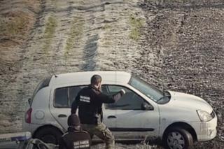 Ugrzązł z psem podczas nielegalnego przekkraczania granicy