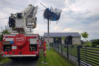 Latająca trampolina zawisła na słupie energetycznym! Co tam się działo?