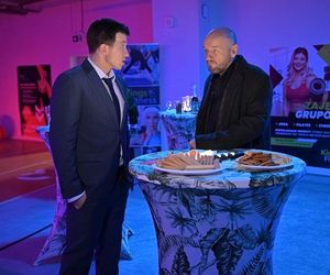 Pierwsza miłość. Alan (Alan Andersz), Iwo (Redbad Klynstra)