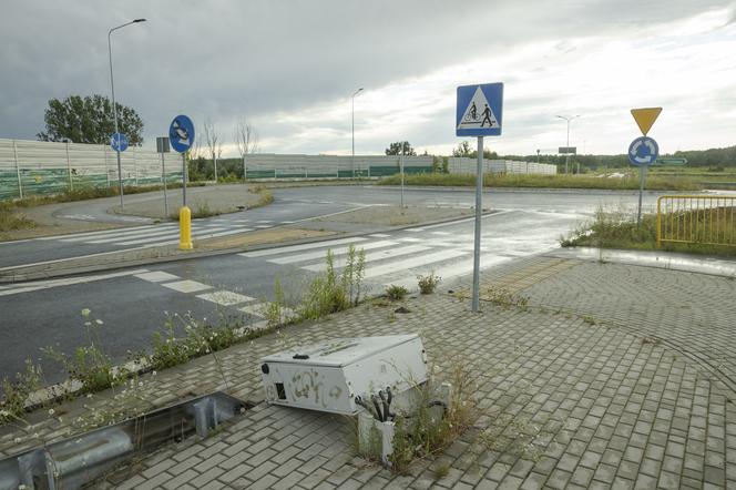  Skandal w Wołominie. Rozkradli węzeł na S8, a powiatu nie stać na naprawę. Starosta: czekaliśmy 5 lat na drogę