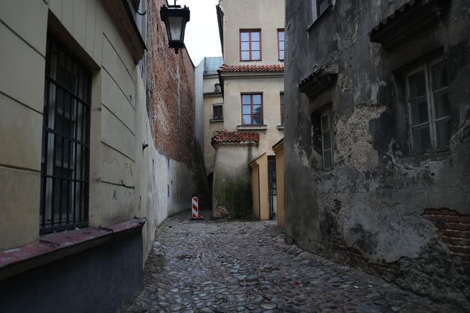 Ul. Ku Farze na Starym Mieście w Lublinie to jedna z najwęższych ulic w Polsce!