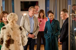 Na Wspólnej odc. 3992: Weronika (Renata Dancewicz), Basia (Grażyna Wolszczak), Krzysztof Smolny (Łukasz Konopka), Lew Nalepa (Przemysław Sadowski), Ada (Monika Obara), Adamski (Tomasz Piatkowski), Agnieszka (Katarzyna Walter)