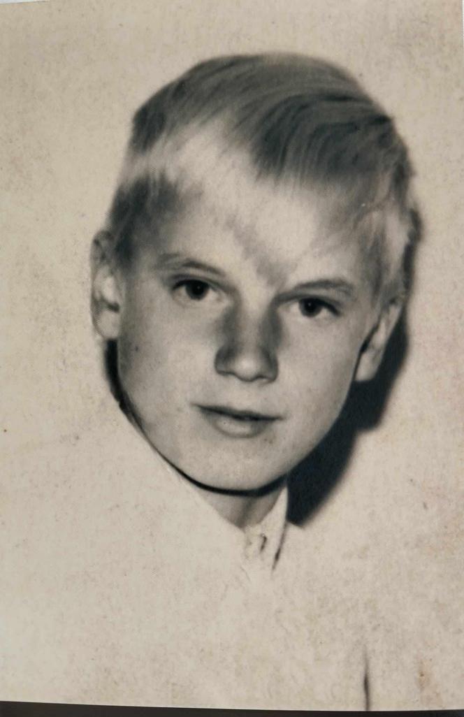 Stanisław na zdjęciu z szóstej klasy szkoły podstawowej