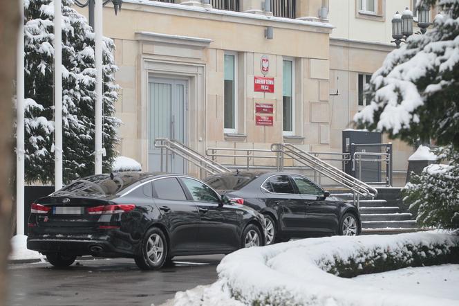 Pocisk z granatnika rozsadził strop budynku Komendy Głównej Policji. Komendant trafił do szpitala. Czasowo stracił słuch