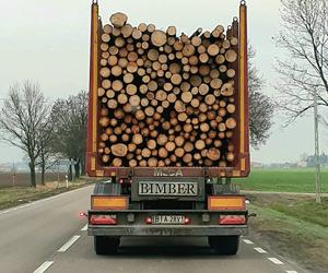 Powrót zimy na Podlasie. Zwiastują to nawet ciężarówki. Trzeba będzie się dogrzewać 