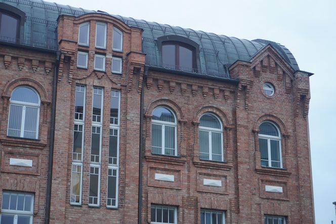 Zabytkowa fasada z XX wieku zachwyca białostoczan. Dzisiaj mieści się tam słynna instytucja