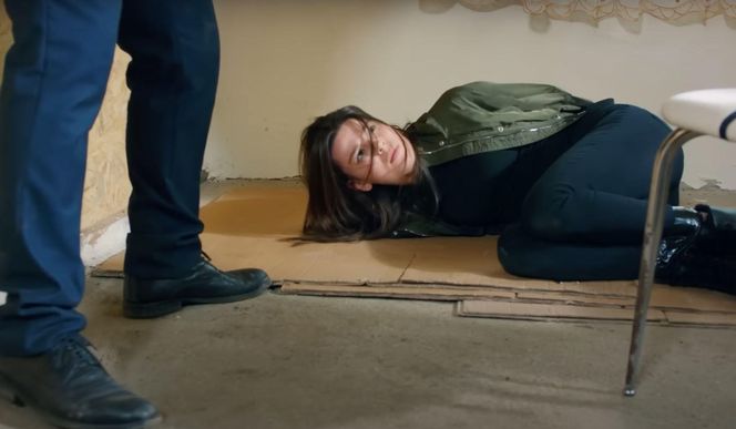 Melis naprowadzi porywacza na trop Zeynep. Dojdzie do tragicznego wypadku i dziewczyna zostanie pojmana.