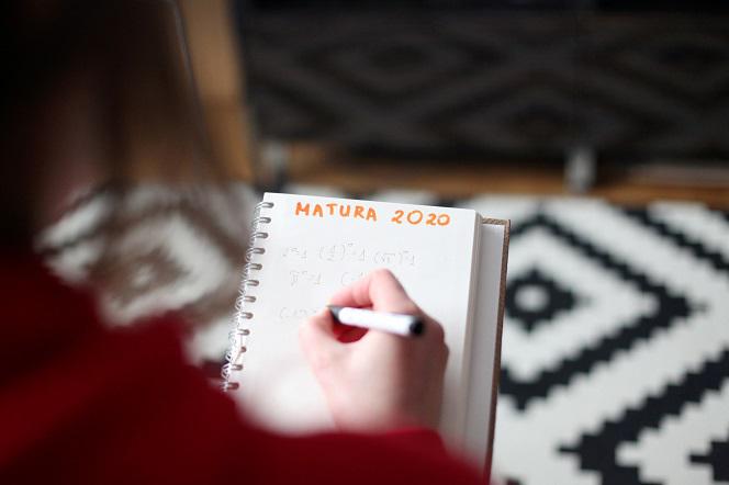Matura 2020 - uczniowie dzielą się notatkami w sieci. Ich solidarność zasługuje na medal!