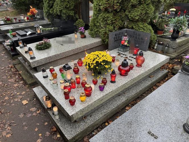 Grób Jerzego Urbana w Zaduszki. Niewiarygodne, co mu położyli na płycie!